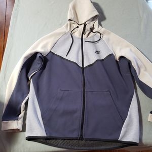 Nike Tech Fleece top